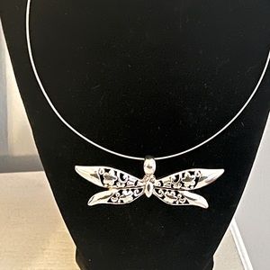 Stunning dragonfly pendant collar necklace